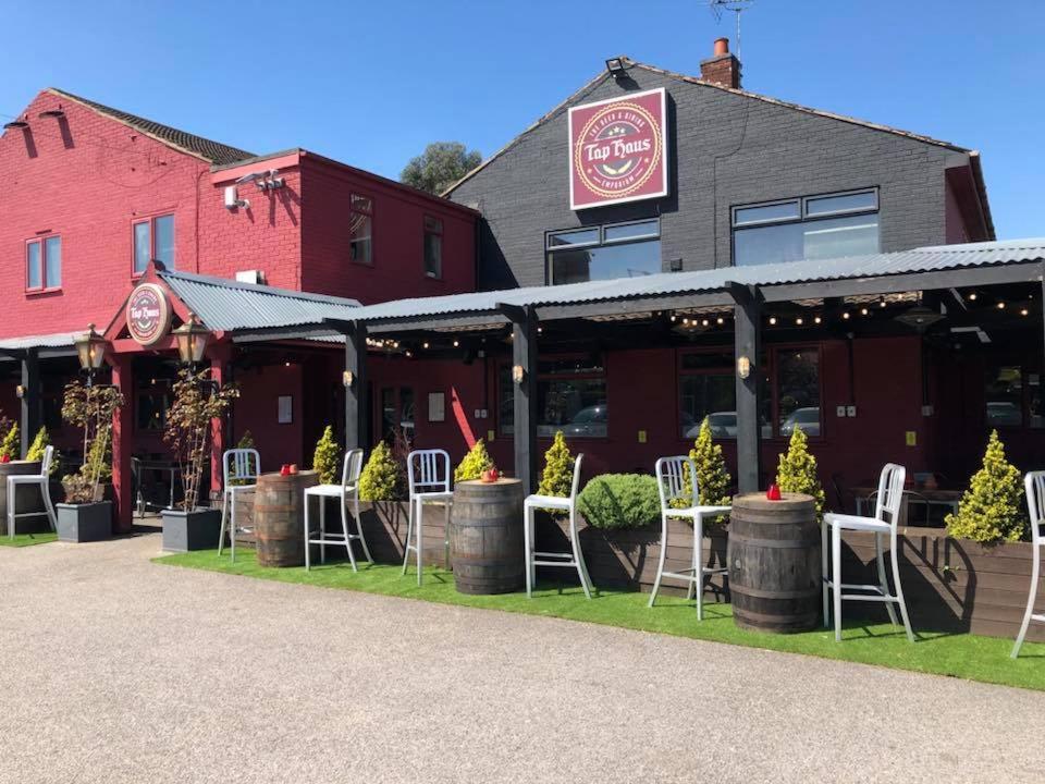 Lodge At Tap Haus Mansfield Woodhouse Exteriör bild